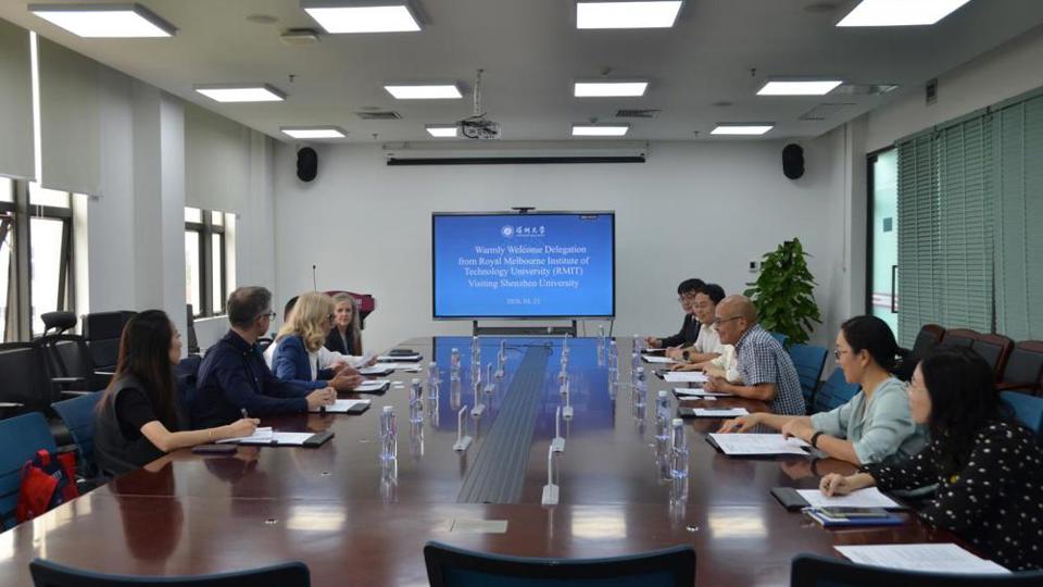 ​RMIT Delegation Visits Shenzhen University to Promote International Cooperation